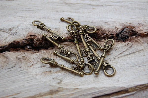 10 Anhänger bronzefarben Schlüssel